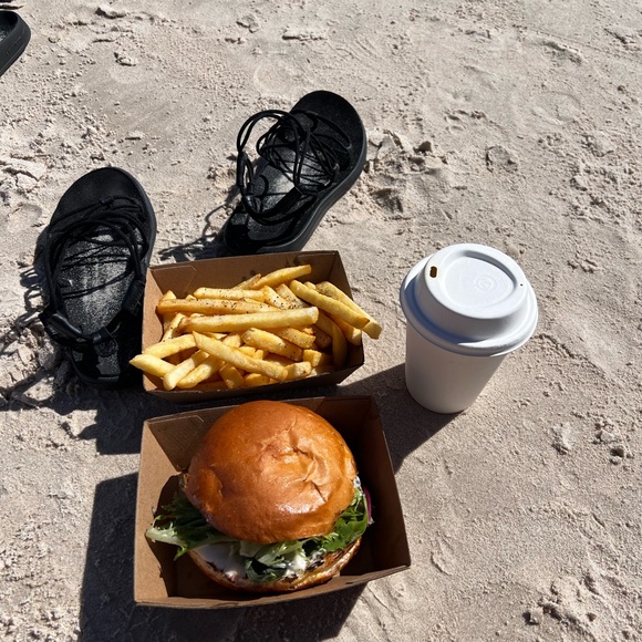 Meet your posher • • - Picture 3 of 3